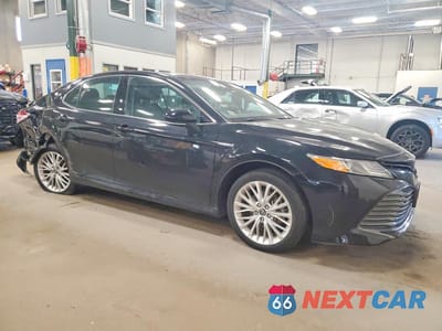 Czwarte zdjęcie samochodu z boku: 2020 TOYOTA CAMRY XLE VIN:4T1F31AKXLU012334 - miniatura