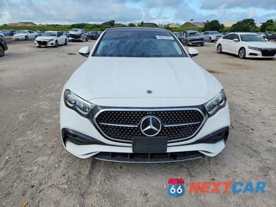 Piąte zdjęcie samochodu w środku: 2025 MERCEDES-BENZ E 350 VIN:W1KLF4GB9SA113457 - miniatura