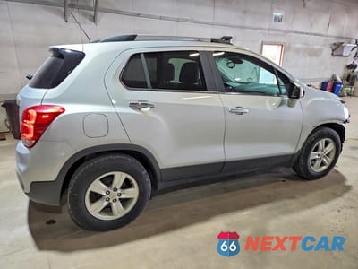 Trzecie zdjęcie samochodu z tyłu: 2017 CHEVROLET TRAX 1LT VIN:3GNCJLSB1HL279572 - miniatura