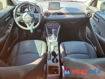 Zdjęcie 8 z 12 samochodu: 2017 TOYOTA YARIS IA BASE VIN:3MYDLBYV0HY171001 - miniatura