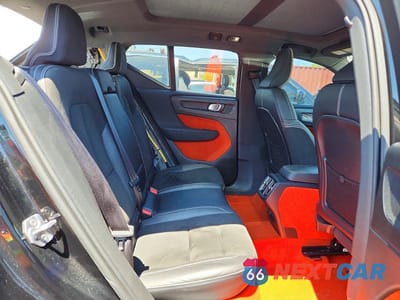 Zdjęcie 11 z 14 samochodu: 2019 VOLVO XC40 T5 R-DESIGN VIN:YV4162UM7K2048658 - miniatura