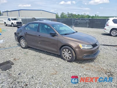 Czwarte zdjęcie samochodu z boku: 2014 VOLKSWAGEN JETTA BASE VIN:3VW2K7AJ8EM226002 - miniatura