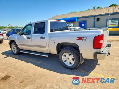 Drugie zdjęcie samochodu z przodu: 2011 CHEVROLET SILVERADO K1500 LT VIN:3GCPKSE30BG287118 - miniatura