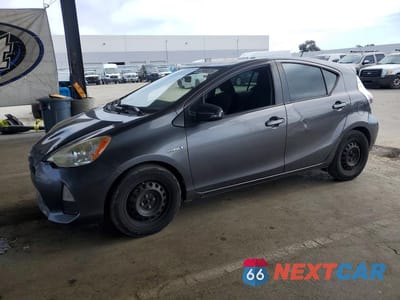 2014 TOYOTA PRIUS C THREE JTDKDTB36E1067760 - główne zdjęcie licytacji z USA - miniatura