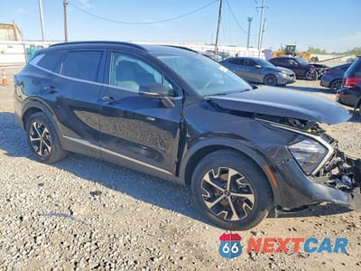 Czwarte zdjęcie samochodu z boku: 2023 KIA SPORTAGE EX VIN:KNDPVCAG9P7022190 - miniatura
