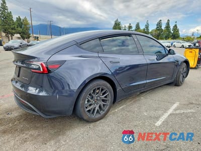 Trzecie zdjęcie samochodu z tyłu: 2024 TESLA MODEL 3 VIN:5YJ3E1EB5RF799996 - miniatura