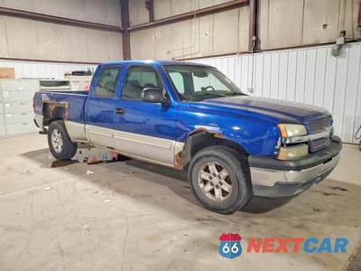 Czwarte zdjęcie samochodu z boku: 2004 CHEVROLET SILVERADO K1500 VIN:1GCEK19T04Z333576 - miniatura