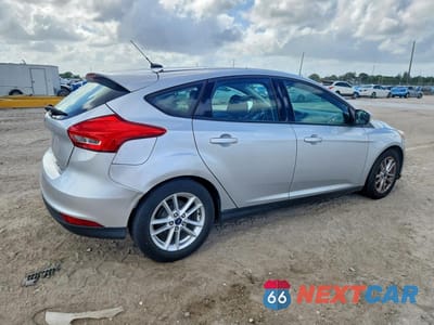 Trzecie zdjęcie samochodu z tyłu: 2016 FORD FOCUS SE VIN:1FADP3K20GL359456 - miniatura