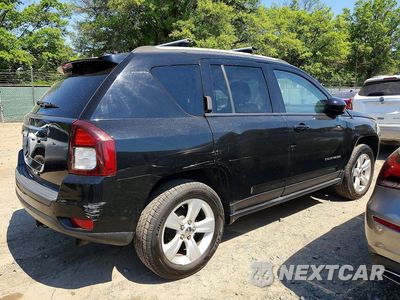 Trzecie zdjęcie samochodu z tyłu: 2016 JEEP COMPASS LATITUDE VIN:1C4NJDEB9GD782645 - miniatura