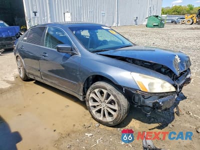 Czwarte zdjęcie samochodu z boku: 2005 HONDA ACCORD EX VIN:1HGCM66525A061747 - miniatura