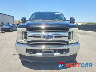 Piąte zdjęcie samochodu w środku: 2017 FORD F250 SUPER DUTY VIN:1FT7W2B62HEC37887 - miniatura