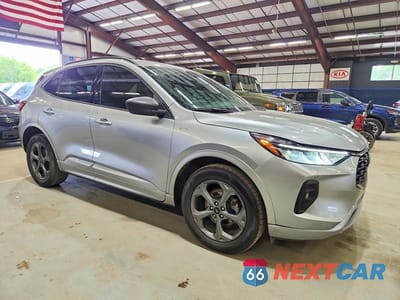 Czwarte zdjęcie samochodu z boku: 2023 FORD ESCAPE ST LINE VIN:1FMCU9MN5PUA64531 - miniatura