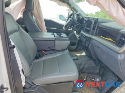 Piąte zdjęcie samochodu w środku: 2024 FORD F350 SUPER DUTY VIN:1FD8W3GN8RED46233 - miniatura