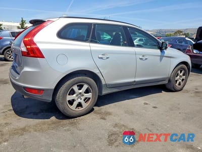 Trzecie zdjęcie samochodu z tyłu: 2010 VOLVO XC60 3.2 VIN:YV4960DL0A2082633 - miniatura