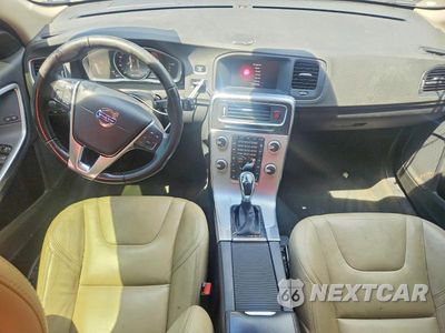 Zdjęcie 8 z 12 samochodu: 2018 VOLVO V60 T5 DYNAMIC WAGON VIN:YV140MELXJ2389290 - miniatura