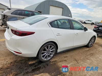 Trzecie zdjęcie samochodu z tyłu: 2023 MAZDA 3 PREFERRED VIN:3MZBPACM0PM379319 - miniatura