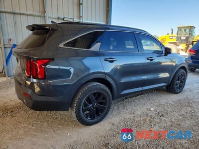 Trzecie zdjęcie samochodu z tyłu: 2021 KIA SORENTO S VIN:5XYRLDLC1MG007762 - miniatura