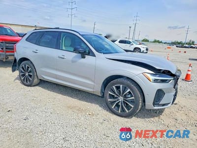 Czwarte zdjęcie samochodu z boku: 2025 VOLVO XC60 PLUS VIN:YV4M12RCXS1135455 - miniatura