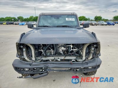 Piąte zdjęcie samochodu w środku: 2025 FORD BRONCO OUTER BANKS VIN:1FMDE8BH4SLB07666 - miniatura