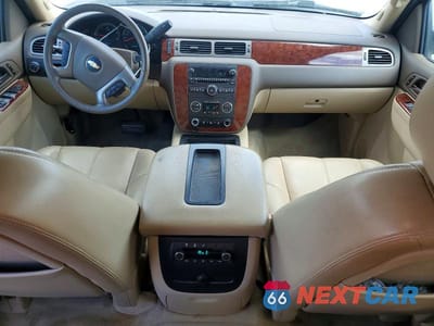 Zdjęcie 8 z 13 samochodu: 2014 CHEVROLET SUBURBAN C1500 LT VIN:1GNSCJE07ER229669 - miniatura