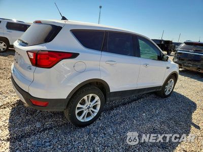 Trzecie zdjęcie samochodu z tyłu: 2019 FORD ESCAPE SE VIN:1FMCU9GD7KUB29570 - miniatura