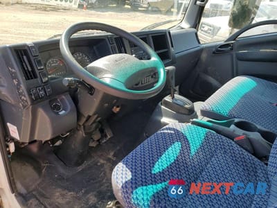 Zdjęcie 8 z 13 samochodu: 2023 ISUZU NPR HD BOX TRUCK VIN:54DC4W1D7PS202351 - miniatura