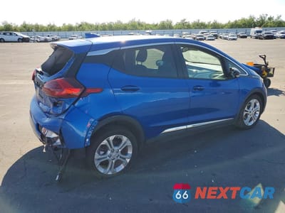 Trzecie zdjęcie samochodu z tyłu: 2021 CHEVROLET BOLT EV LT VIN:1G1FY6S09M4114282 - miniatura