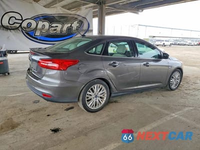 Trzecie zdjęcie samochodu z tyłu: 2017 FORD FOCUS TITANIUM VIN:1FADP3J20HL288147 - miniatura