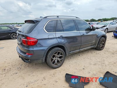 Trzecie zdjęcie samochodu z tyłu: 2011 BMW X5 XDRIVE50I VIN:5UXZV8C59BL420872 - miniatura