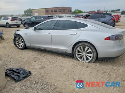 Drugie zdjęcie samochodu z przodu: 2014 TESLA MODEL S VIN:5YJSA1H18EFP45077 - miniatura