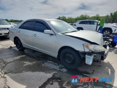 Czwarte zdjęcie samochodu z boku: 2005 TOYOTA CAMRY LE VIN:4T1BE32K55U031959 - miniatura