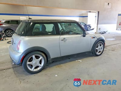 Trzecie zdjęcie samochodu z tyłu: 2006 MINI COOPER VIN:WMWRC33506TJ74047 - miniatura
