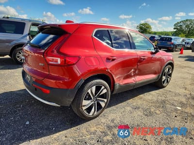Trzecie zdjęcie samochodu z tyłu: 2024 VOLVO XC40 PLUS VIN:YV4L12UEXR2316791 - miniatura