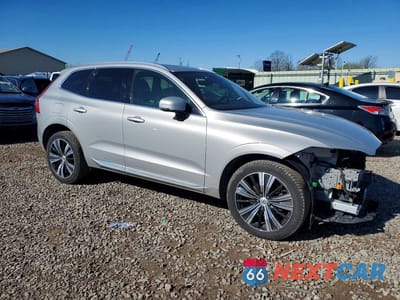 Czwarte zdjęcie samochodu z boku: 2023 VOLVO XC60 PLUS VIN:YV4L12RNXP1376288 - miniatura