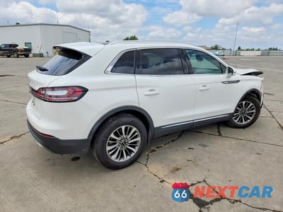 Trzecie zdjęcie samochodu z tyłu: 2022 LINCOLN NAUTILUS RESERVE VIN:2LMPJ6K95NBL17580 - miniatura