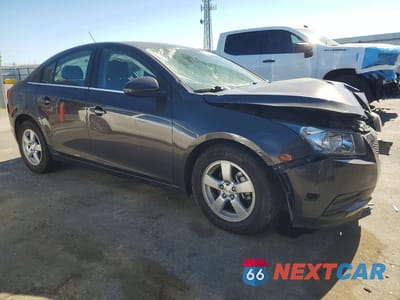 Czwarte zdjęcie samochodu z boku: 2014 CHEVROLET CRUZE LT VIN:1G1PC5SB8E7433834 - miniatura