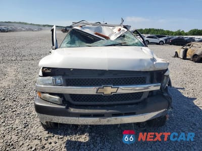 Piąte zdjęcie samochodu w środku: 2001 CHEVROLET SILVERADO K2500 HEAVY DUTY VIN:1GCHK29U81E325546 - miniatura