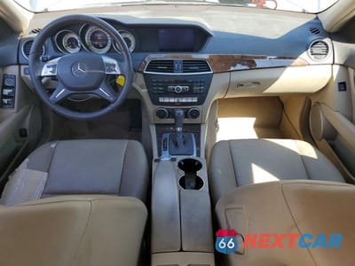 Zdjęcie 8 z 12 samochodu: 2014 MERCEDES-BENZ C 250 VIN:WDDGF4HB7ER305899 - miniatura