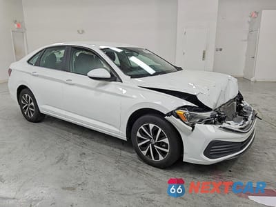 Czwarte zdjęcie samochodu z boku: 2024 VOLKSWAGEN JETTA S VIN:3VW5M7BU6RM050055 - miniatura
