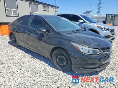Czwarte zdjęcie samochodu z boku: 2018 CHEVROLET CRUZE LS VIN:1G1BC5SM6J7242029 - miniatura