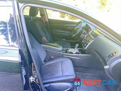 Piąte zdjęcie samochodu w środku: 2018 NISSAN ALTIMA 2.5 S VIN:1N4AL3AP2JC479052 - miniatura