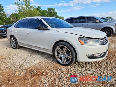 Czwarte zdjęcie samochodu z boku: 2013 VOLKSWAGEN PASSAT SEL VIN:1VWCN7A30DC139563 - miniatura