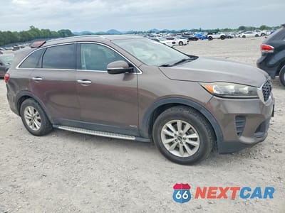 Czwarte zdjęcie samochodu z boku: 2019 KIA SORENTO LX VIN:5XYPGDA33KG436607 - miniatura