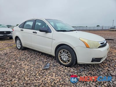 Czwarte zdjęcie samochodu z boku: 2010 FORD FOCUS SE VIN:1FAHP3FN2AW138355 - miniatura
