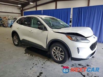 Czwarte zdjęcie samochodu z boku: 2022 FORD ESCAPE SE VIN:1FMCU9G60NUA60887 - miniatura