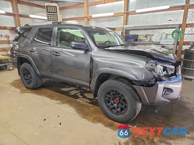 Czwarte zdjęcie samochodu z boku: 2022 TOYOTA 4RUNNER SR5 VIN:JTEMU5JR4N5971721 - miniatura