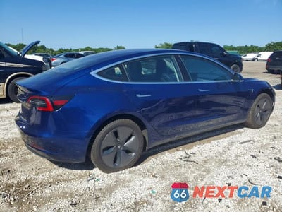 Trzecie zdjęcie samochodu z tyłu: 2018 TESLA MODEL 3 VIN:5YJ3E1EA6JF017006 - miniatura