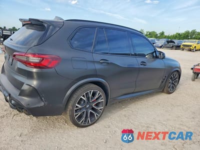 Trzecie zdjęcie samochodu z tyłu: 2022 BMW X5 M VIN:5YMJU0C02N9L56562 - miniatura
