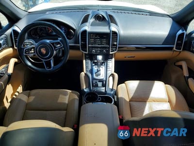 Zdjęcie 8 z 12 samochodu: 2016 PORSCHE CAYENNE VIN:WP1AA2A21GLA06426 - miniatura