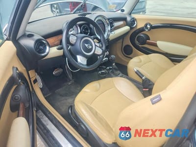 Zdjęcie 8 z 12 samochodu: 2009 MINI COOPER S VIN:WMWMF73529TW87510 - miniatura